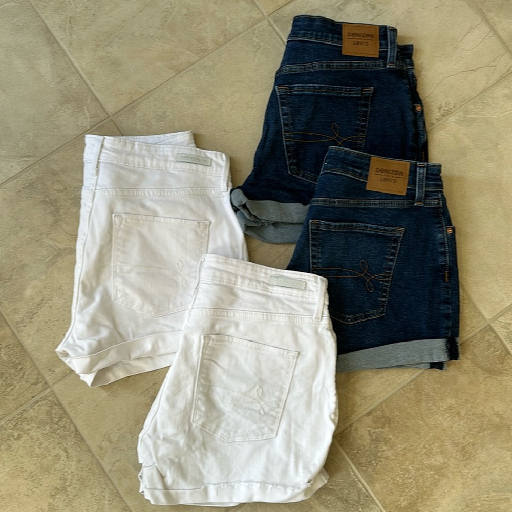 *PRICE FOR ALL 4* Levi’s